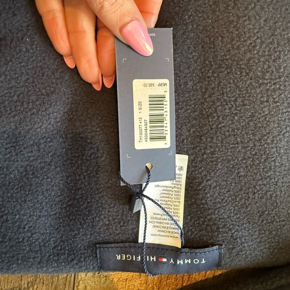 Tommy Hilfiger Blue and Red Striped Scarf NWT - Picture 2 of 3